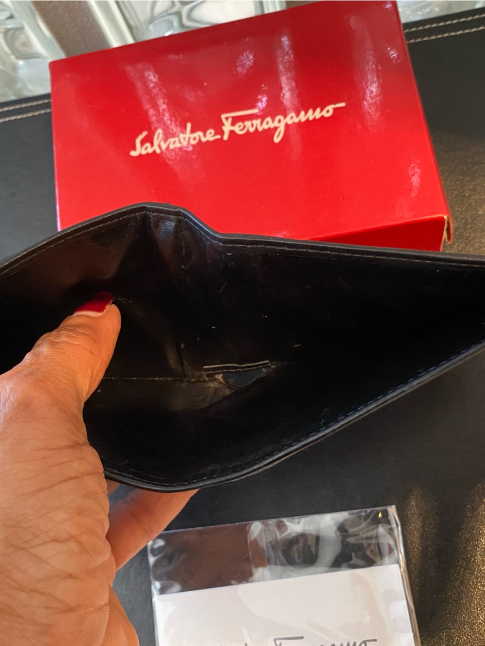 Salvatore Ferragamo Black Calfskin Leather Men’s Wallet. Gold-tone Gancini Clasp - Picture 11 of 14